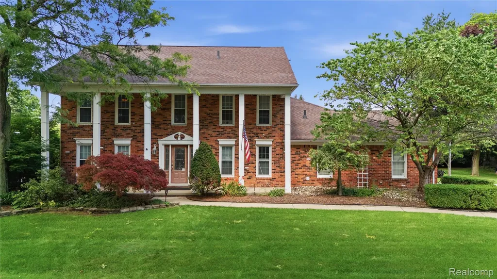 46884 Ben Franklin Drive Shelby Charter Township MI 48315