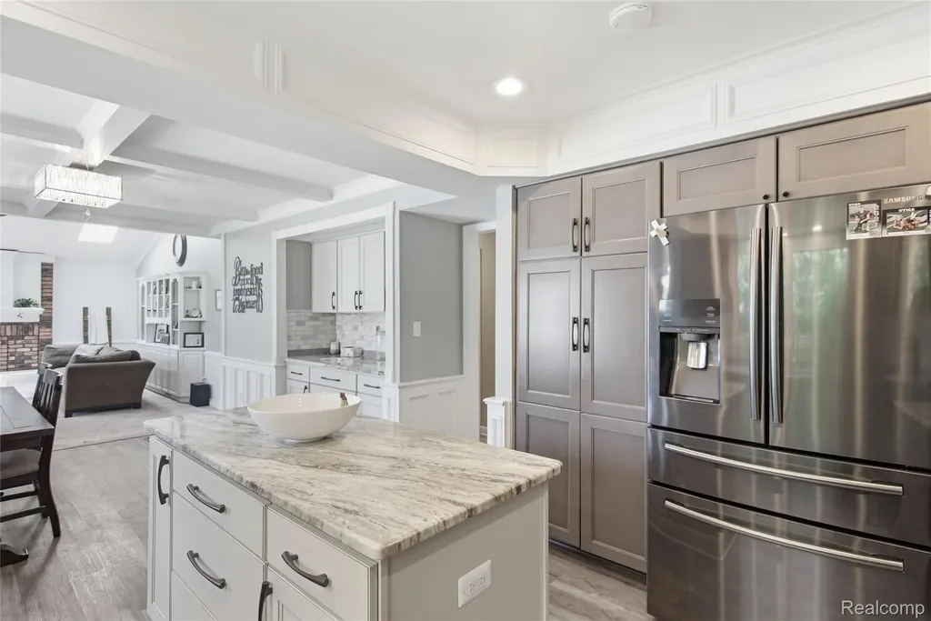 46884 Ben Franklin Drive Shelby Charter Township MI 48315