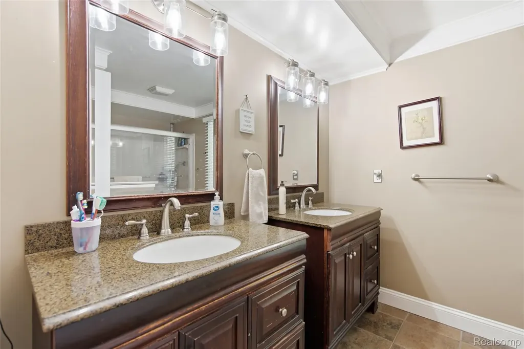 46884 Ben Franklin Drive Shelby Charter Township MI 48315