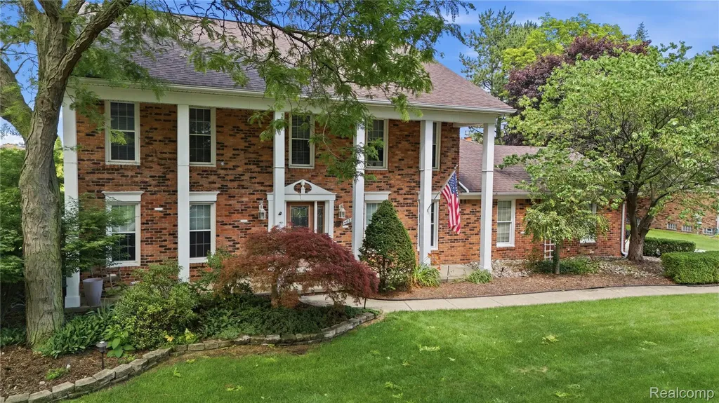 46884 Ben Franklin Drive Shelby Charter Township MI 48315