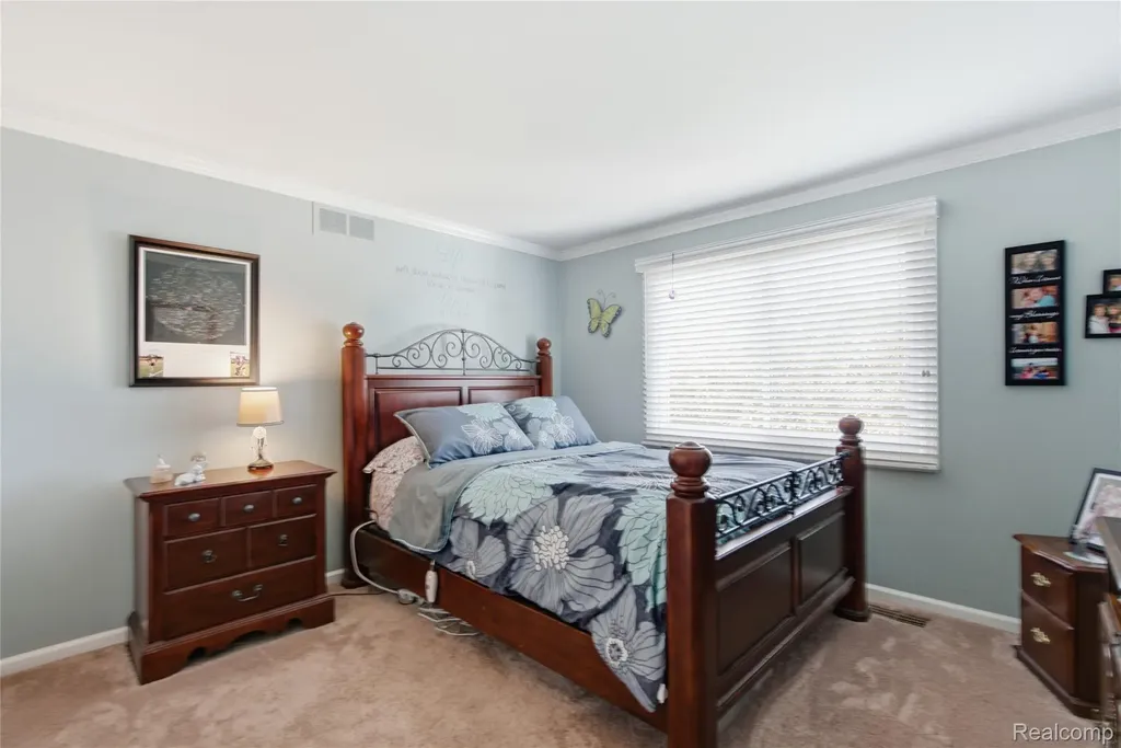 46884 Ben Franklin Drive Shelby Charter Township MI 48315