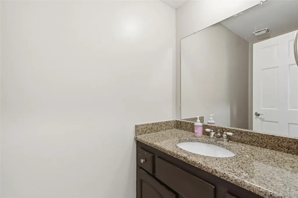 46884 Ben Franklin Drive Shelby Charter Township MI 48315