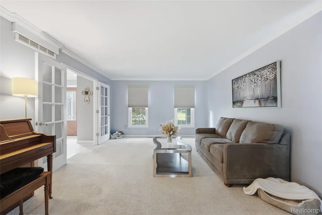 46884 Ben Franklin Drive Shelby Charter Township MI 48315