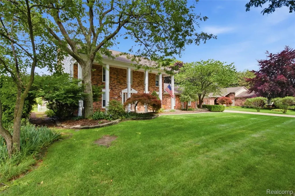 46884 Ben Franklin Drive Shelby Charter Township MI 48315