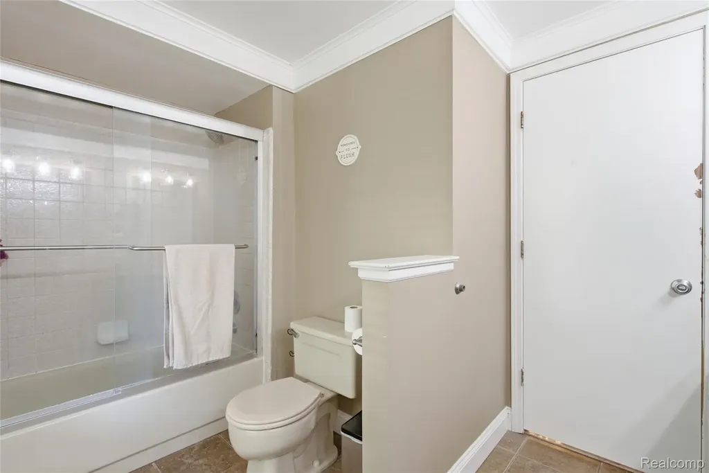 46884 Ben Franklin Drive Shelby Charter Township MI 48315