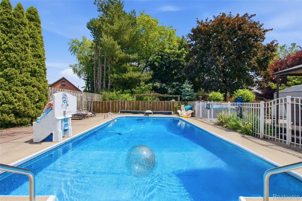 46884 Ben Franklin Drive Shelby Charter Township MI 48315