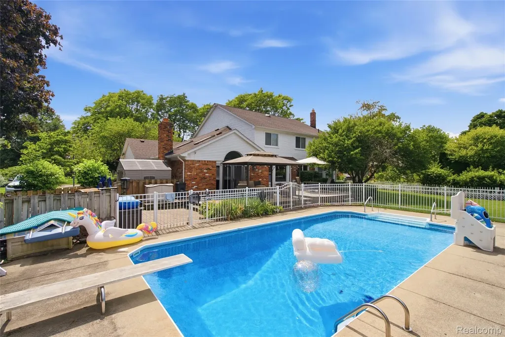 46884 Ben Franklin Drive Shelby Charter Township MI 48315