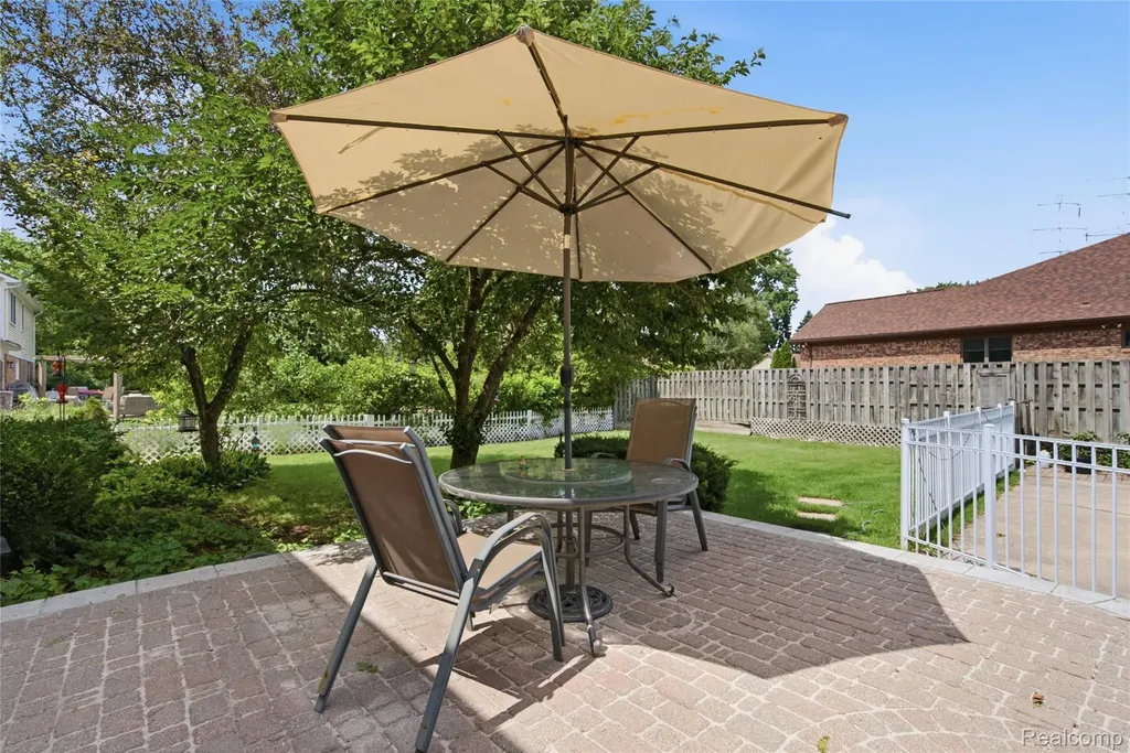 46884 Ben Franklin Drive Shelby Charter Township MI 48315