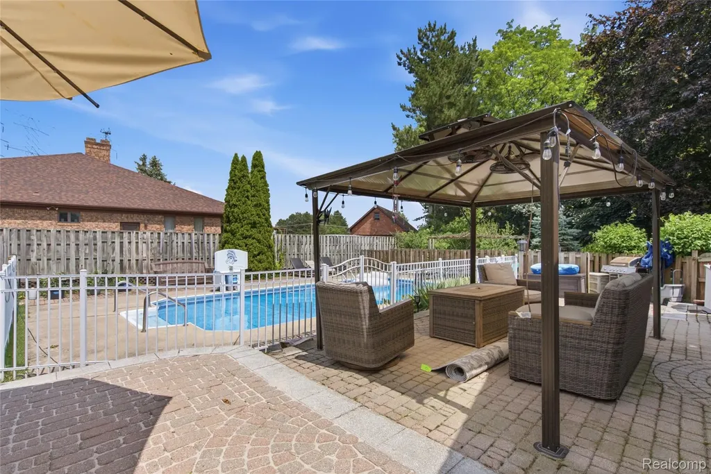 46884 Ben Franklin Drive Shelby Charter Township MI 48315