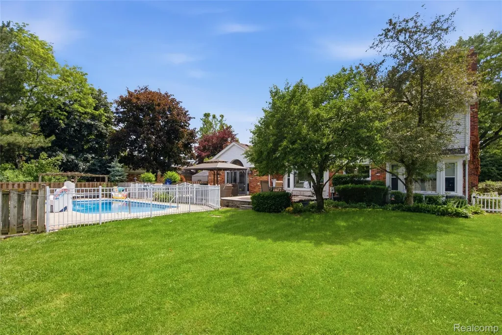 46884 Ben Franklin Drive Shelby Charter Township MI 48315