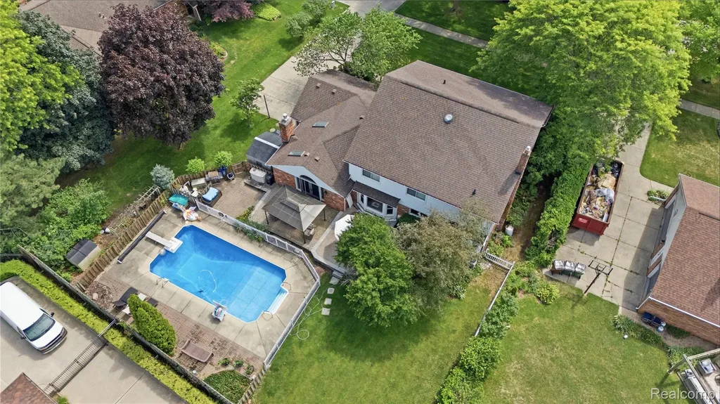 46884 Ben Franklin Drive Shelby Charter Township MI 48315