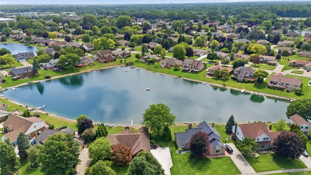 46884 Ben Franklin Drive Shelby Charter Township MI 48315