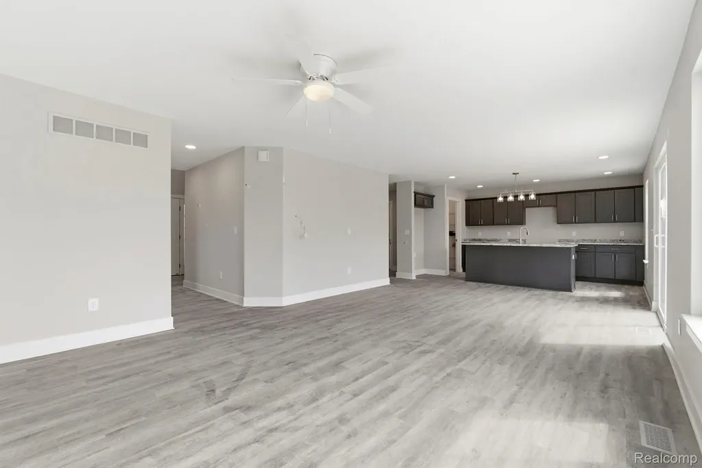2359 Baltimore Davison City MI 48423