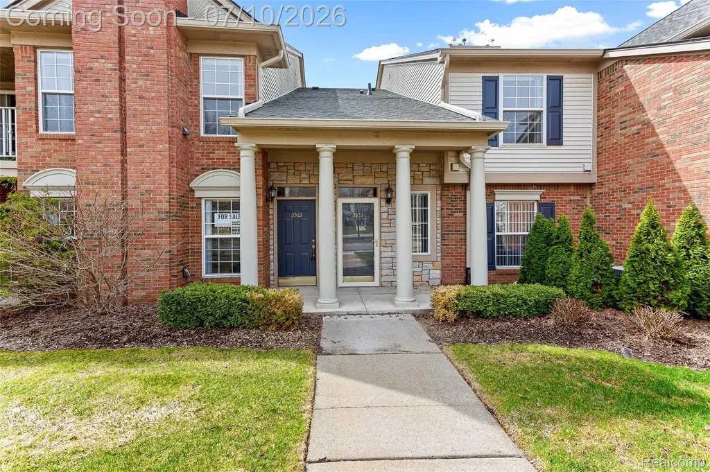 3553 Oakmonte Boulevard Oakland Charter Township MI 48306