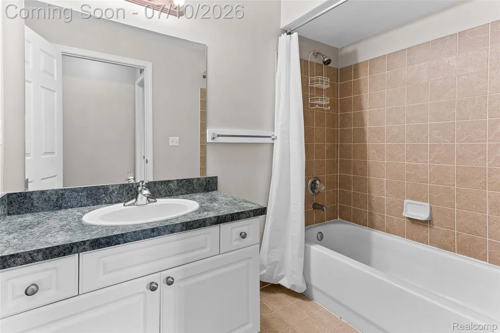 3553 Oakmonte Boulevard Oakland Charter Township MI 48306