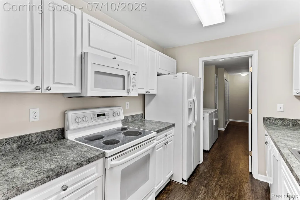 3553 Oakmonte Boulevard Oakland Charter Township MI 48306