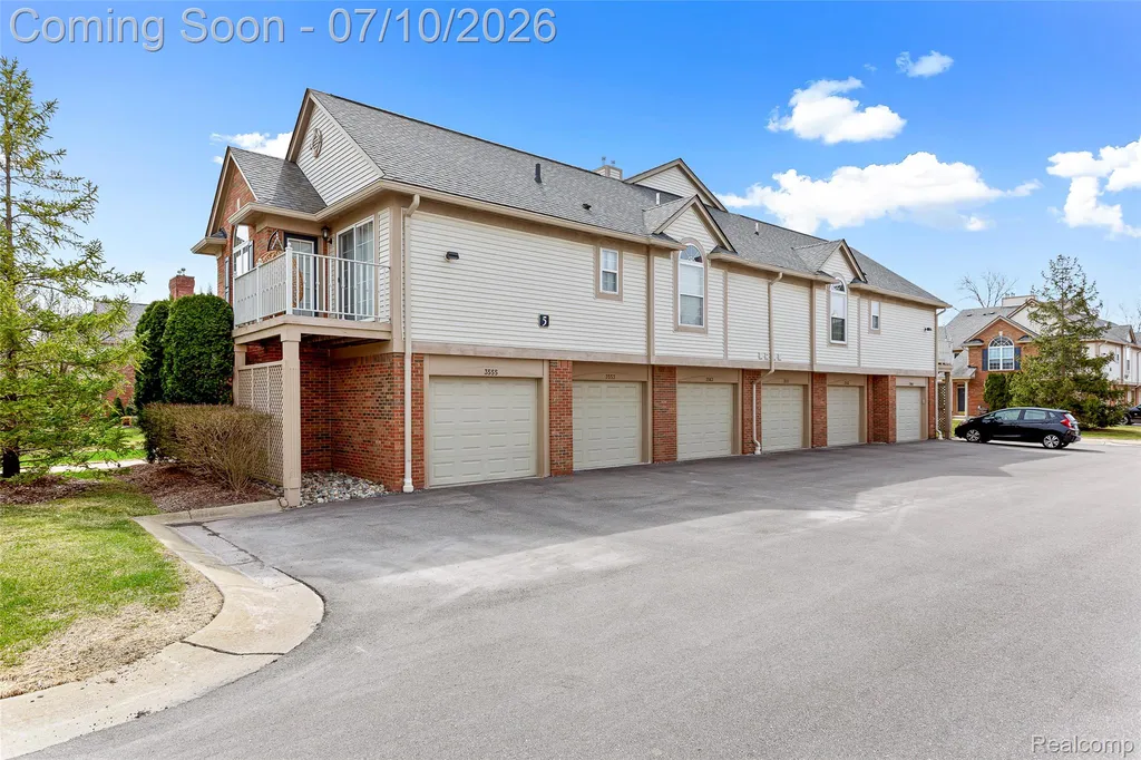 3553 Oakmonte Boulevard Oakland Charter Township MI 48306