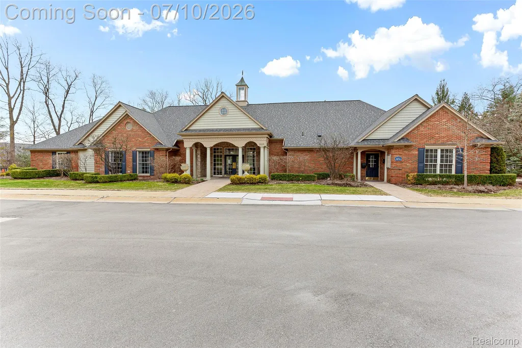 3553 Oakmonte Boulevard Oakland Charter Township MI 48306