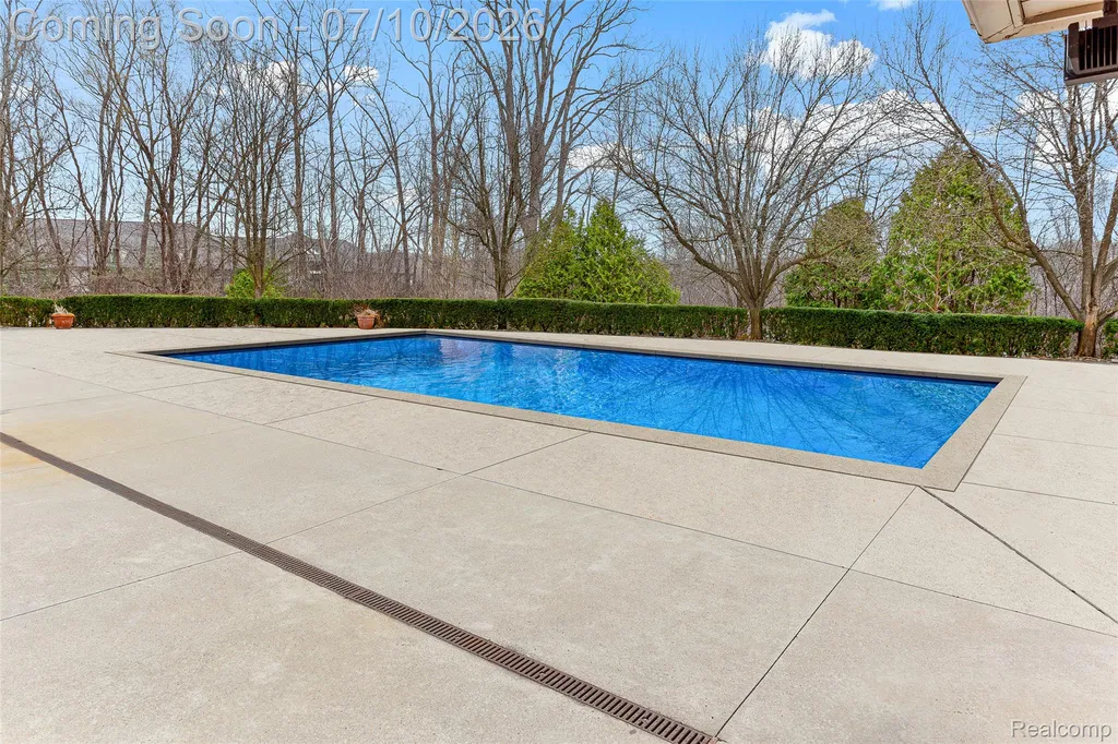 3553 Oakmonte Boulevard Oakland Charter Township MI 48306