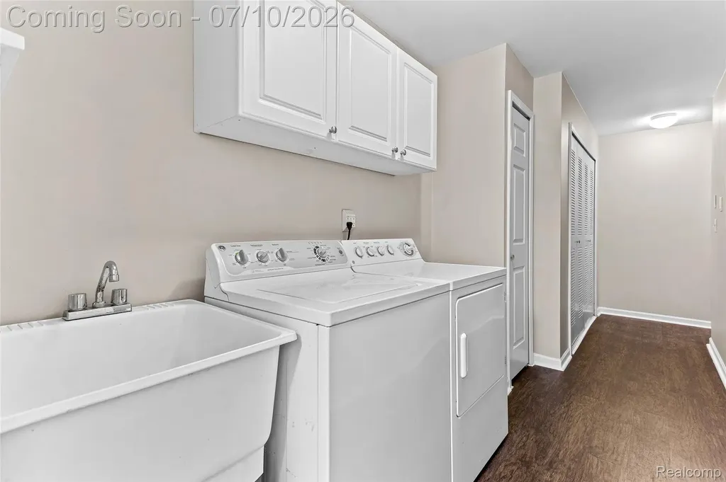3553 Oakmonte Boulevard Oakland Charter Township MI 48306