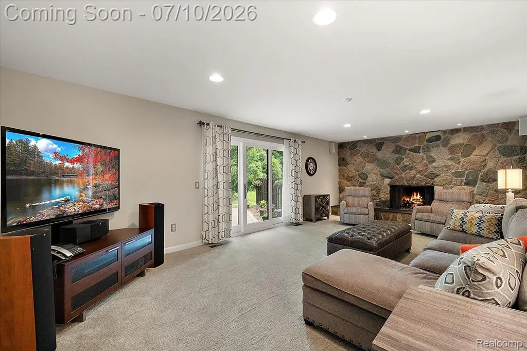 21640 Riverview Drive Beverly Hills Village MI 48025