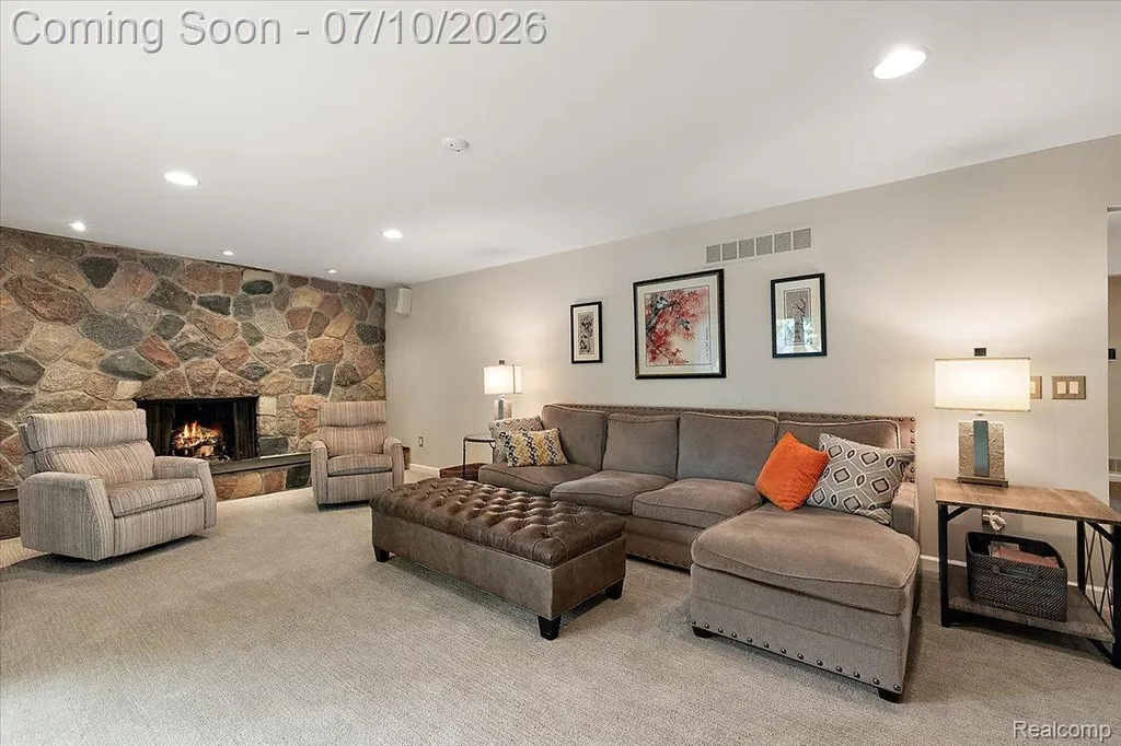 21640 Riverview Drive Beverly Hills Village MI 48025