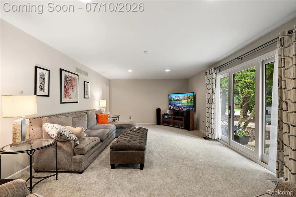 21640 Riverview Drive Beverly Hills Village MI 48025