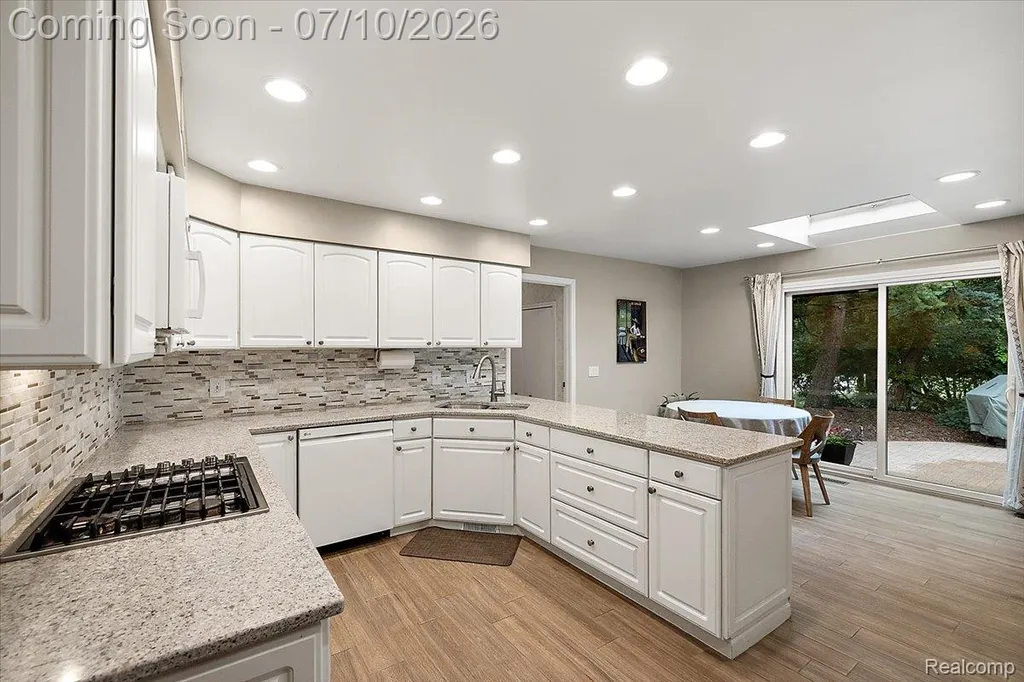 21640 Riverview Drive Beverly Hills Village MI 48025
