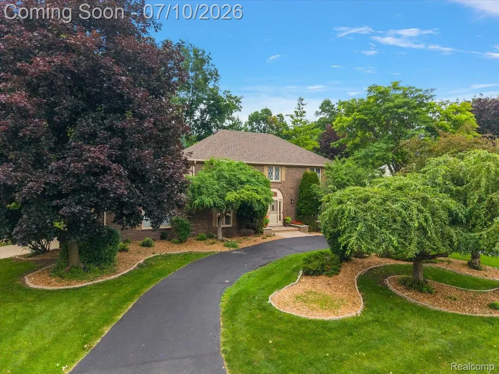 21640 Riverview Drive Beverly Hills Village MI 48025