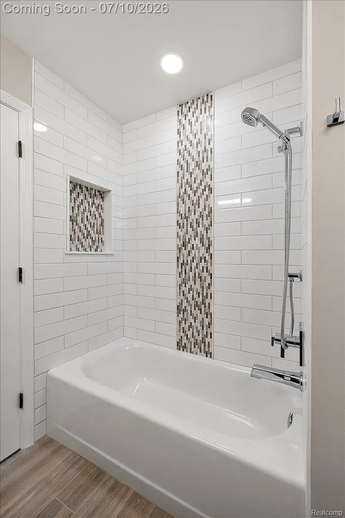 21640 Riverview Drive Beverly Hills Village MI 48025