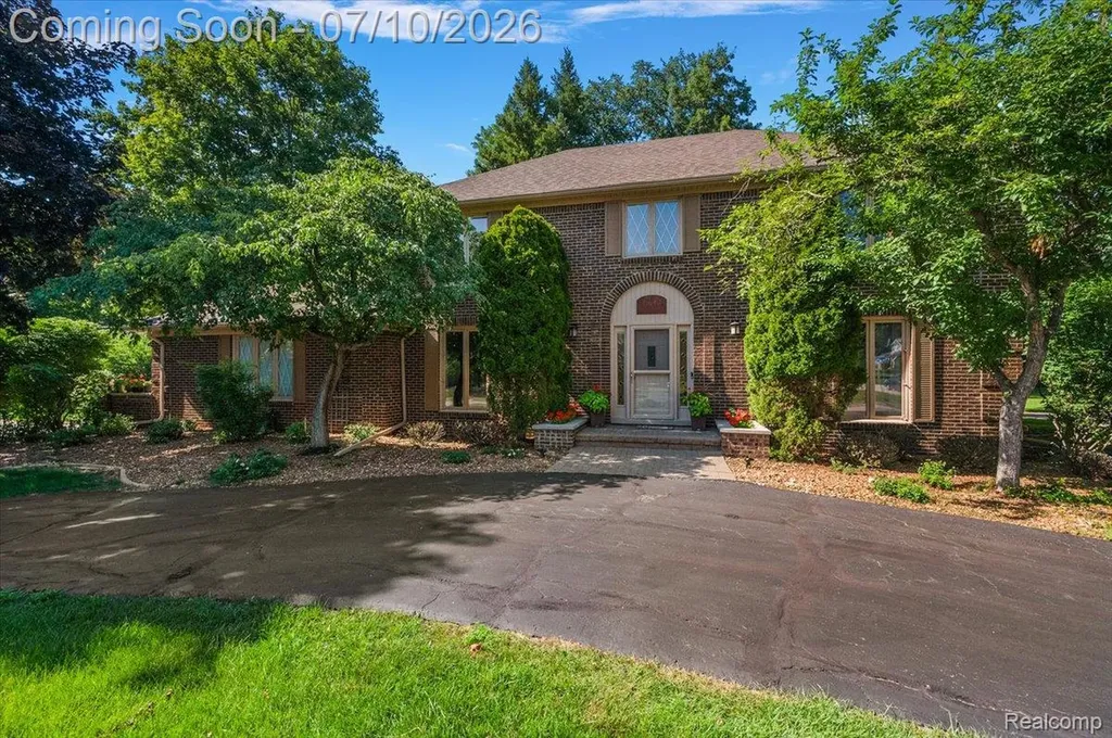 21640 Riverview Drive Beverly Hills Village MI 48025