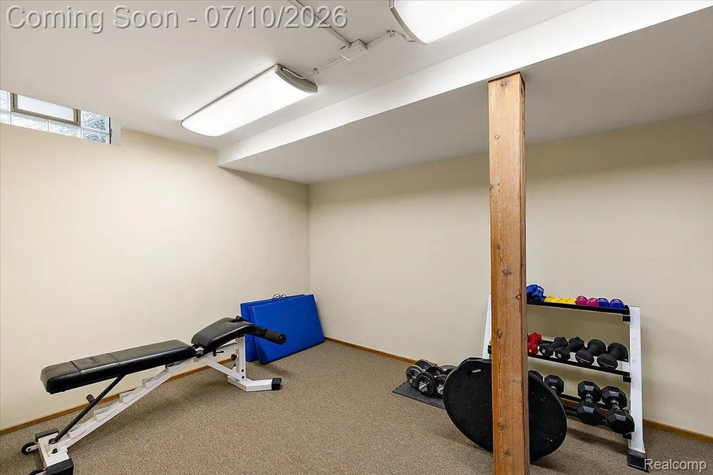 21640 Riverview Drive Beverly Hills Village MI 48025