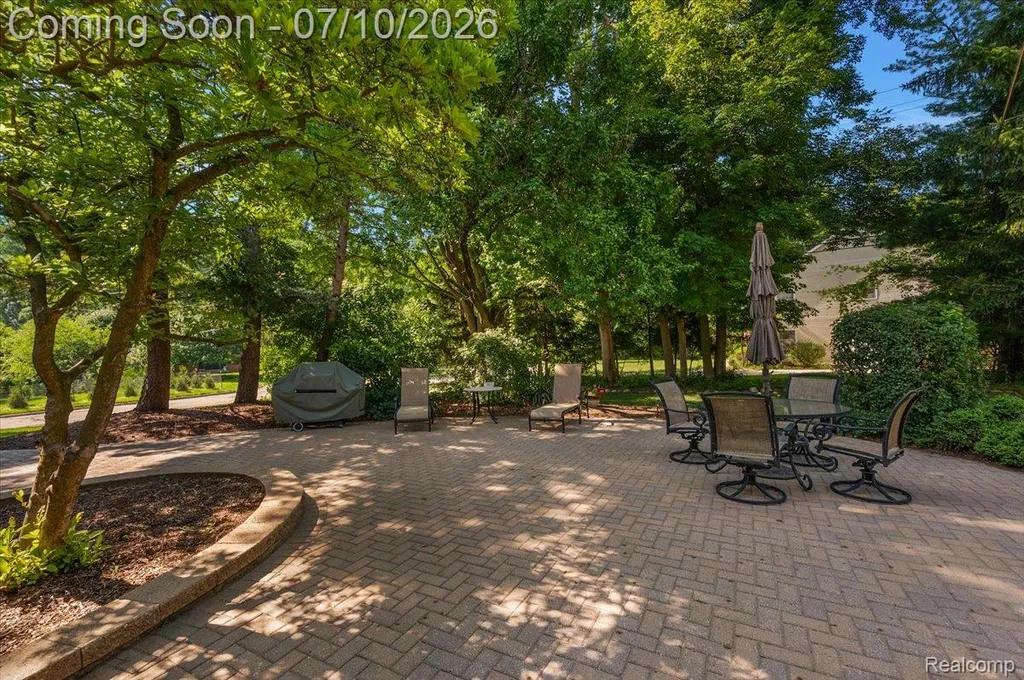 21640 Riverview Drive Beverly Hills Village MI 48025