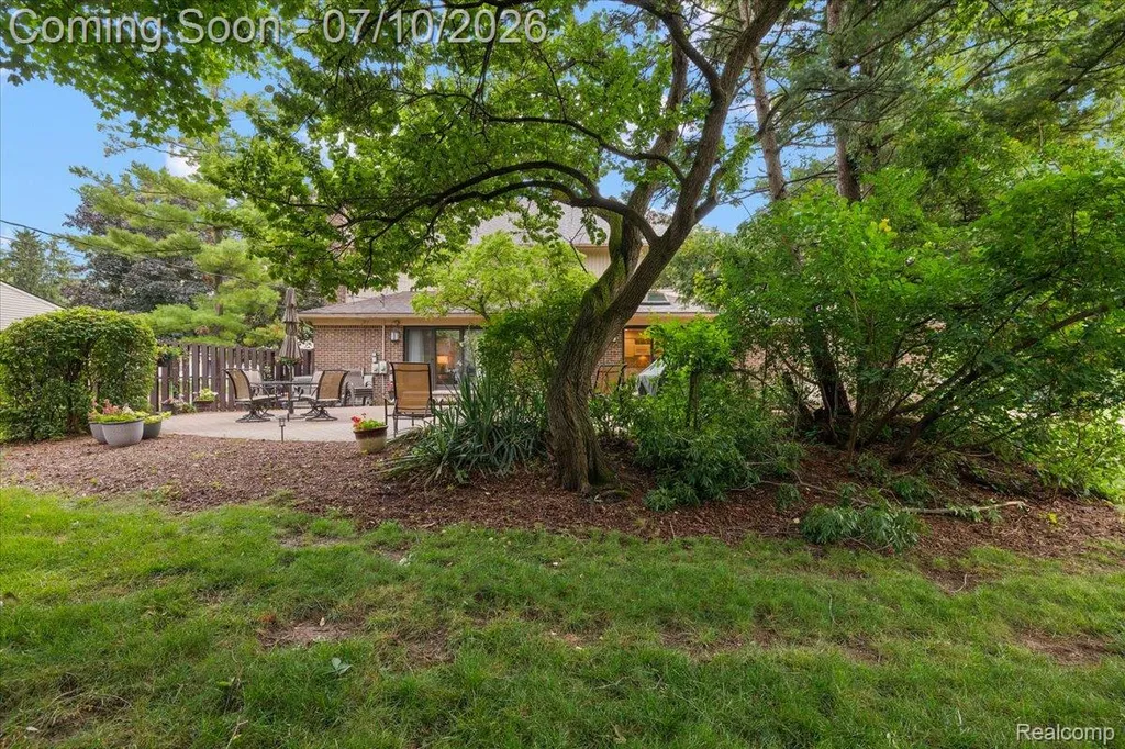 21640 Riverview Drive Beverly Hills Village MI 48025