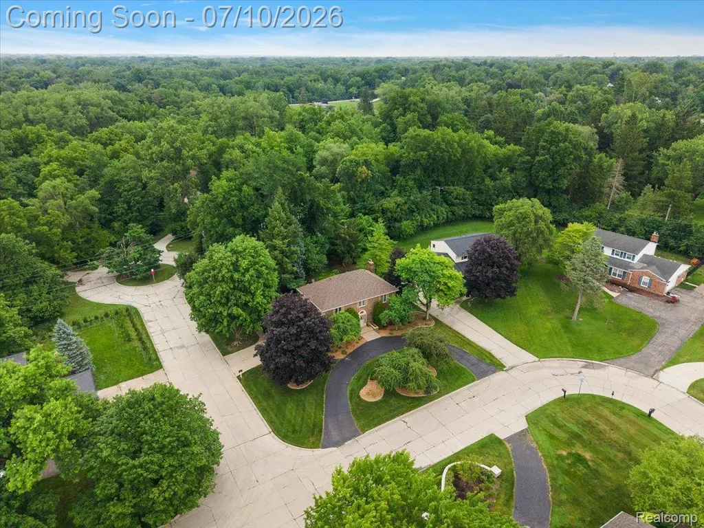 21640 Riverview Drive Beverly Hills Village MI 48025