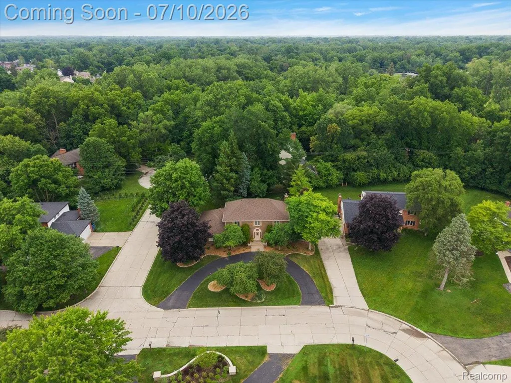 21640 Riverview Drive Beverly Hills Village MI 48025