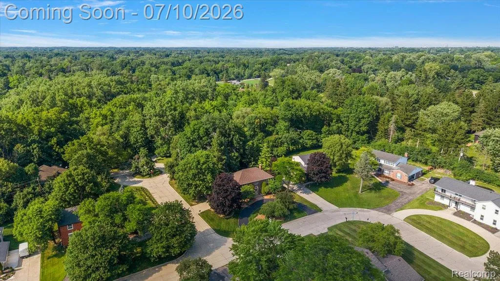 21640 Riverview Drive Beverly Hills Village MI 48025