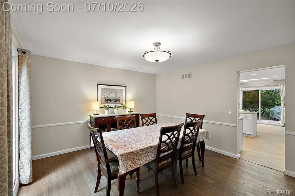 21640 Riverview Drive Beverly Hills Village MI 48025