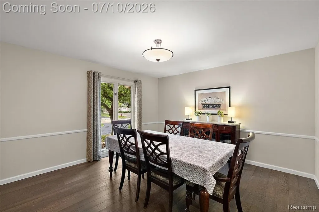 21640 Riverview Drive Beverly Hills Village MI 48025
