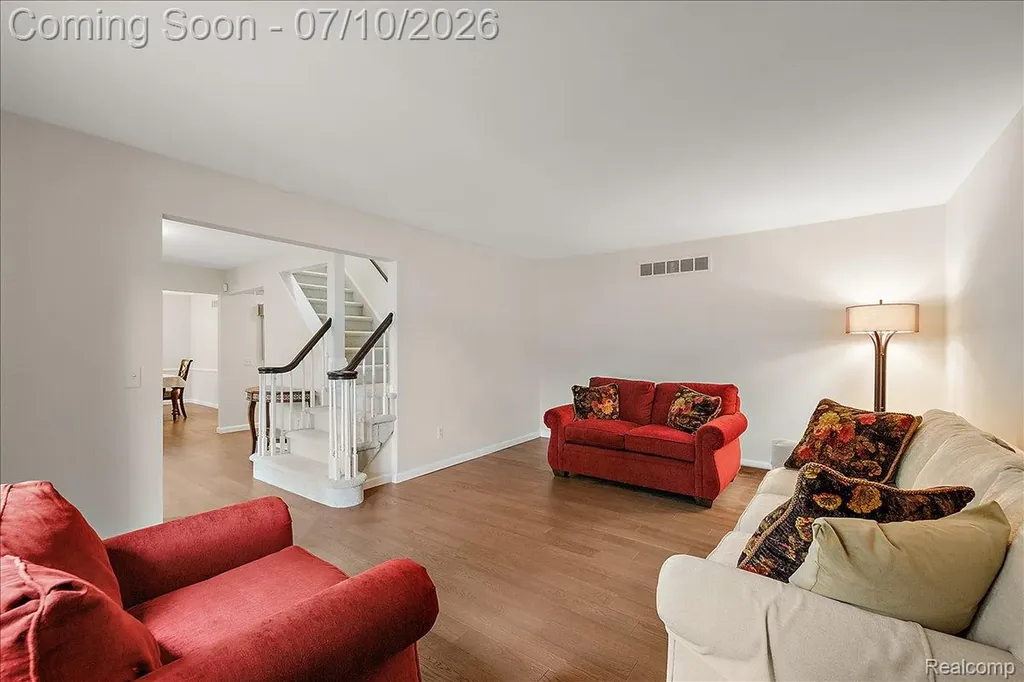 21640 Riverview Drive Beverly Hills Village MI 48025