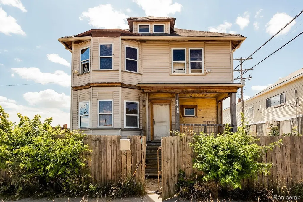 1525 Spruce Street Detroit City MI 48216