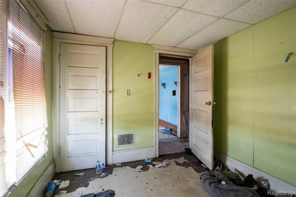 1525 Spruce Street Detroit City MI 48216