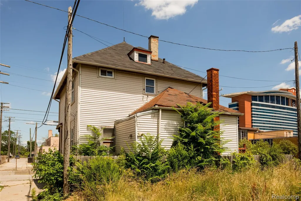 1525 Spruce Street Detroit City MI 48216
