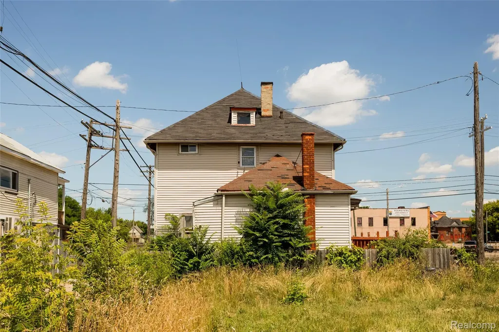 1525 Spruce Street Detroit City MI 48216