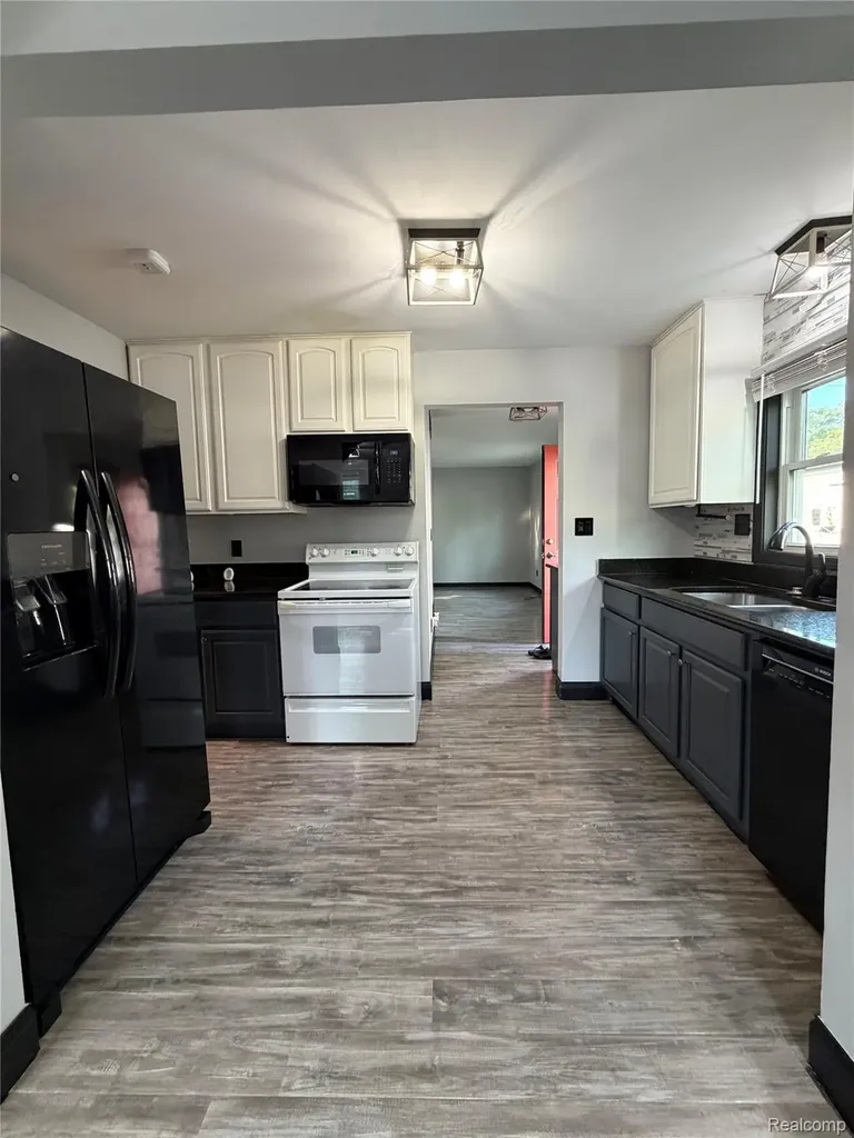6798 Saline Drive Waterford Charter Township MI 48329