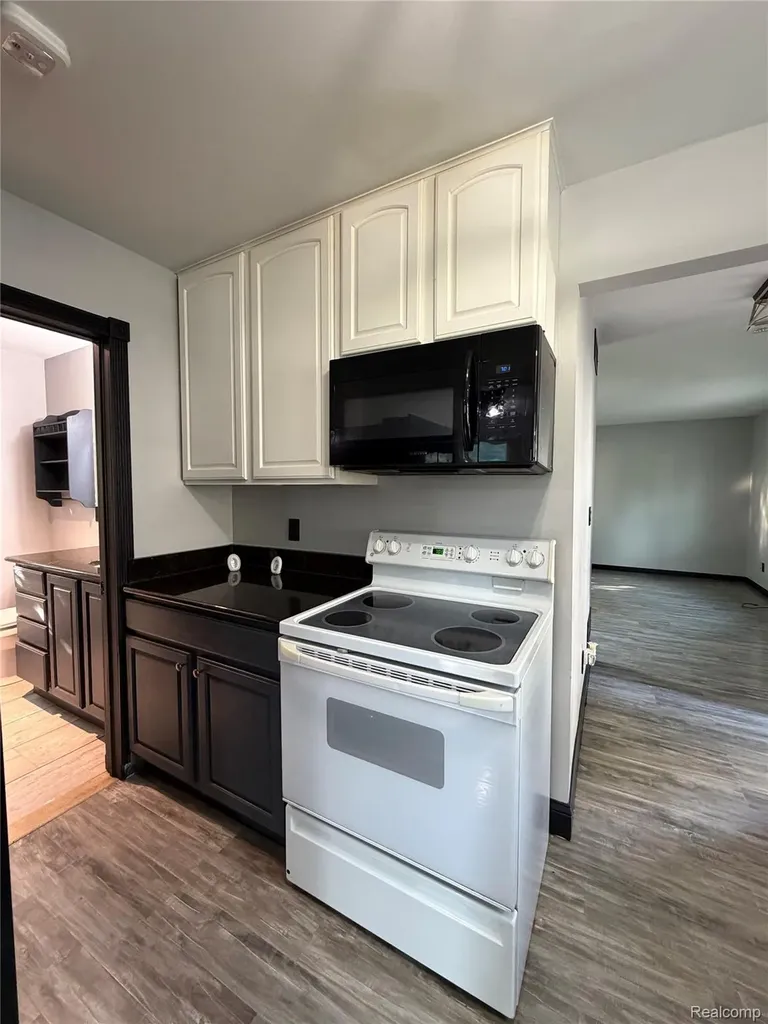 6798 Saline Drive Waterford Charter Township MI 48329