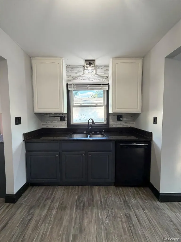 6798 Saline Drive Waterford Charter Township MI 48329