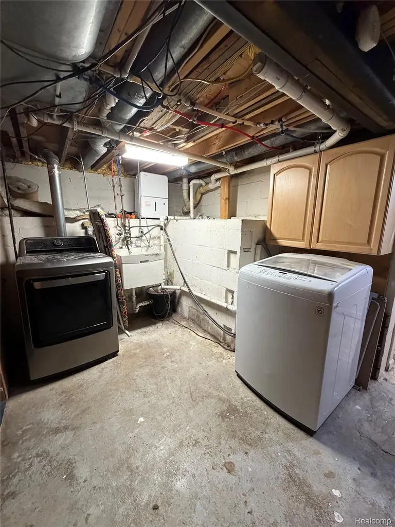 6798 Saline Drive Waterford Charter Township MI 48329