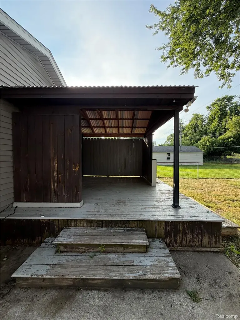 6798 Saline Drive Waterford Charter Township MI 48329