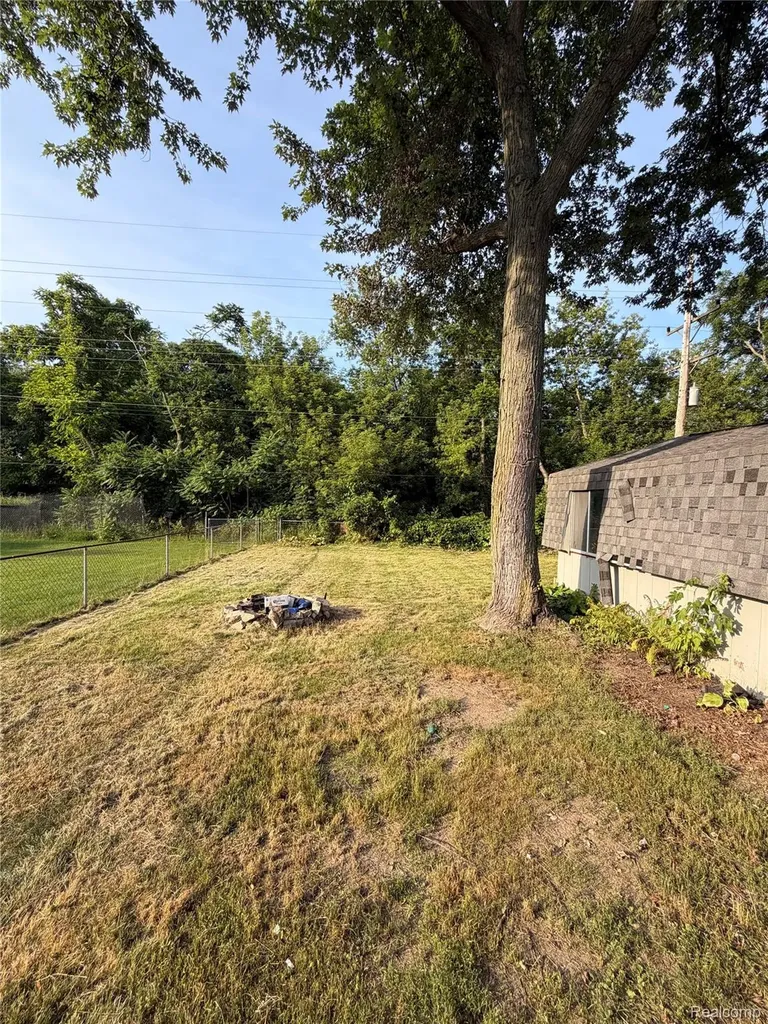 6798 Saline Drive Waterford Charter Township MI 48329